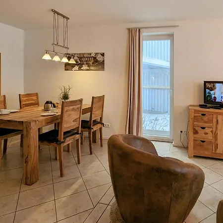 2 Bedroom Cozy In Apartmán Rechlin