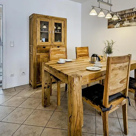 2 Bedroom Cozy In Apartmán Rechlin